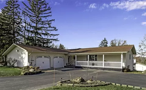 7140 Bear Ridge Rd, Pendleton, NY 14120