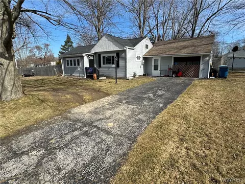 6683 Putnam Dr, Evans, NY 14047