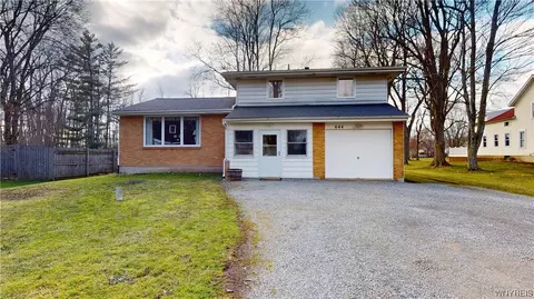 644 Campbell Blvd, Getzville, NY 14068