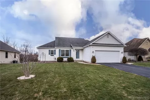 54 Nicholas Ln, Lancaster, NY 14086