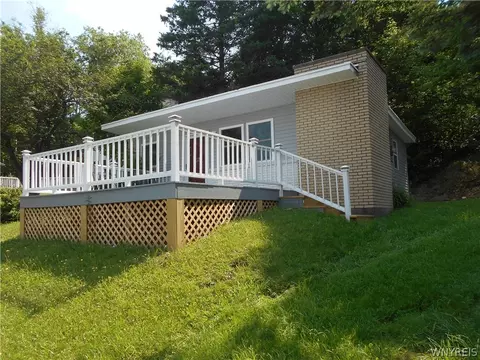 9908 Lake St, Delevan, NY 14042