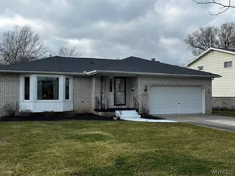 246 Willow Green Dr, Amherst, NY 14228