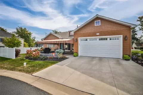Exterior - 912 Mohawk St, Lewiston, NY 14092 photo 6 of 12