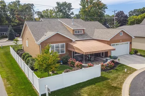 Exterior - 912 Mohawk St, Lewiston, NY 14092 photo 10 of 12