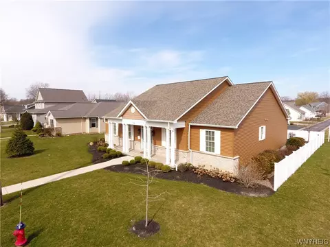Exterior - 912 Mohawk St, Lewiston, NY 14092 photo 3 of 12