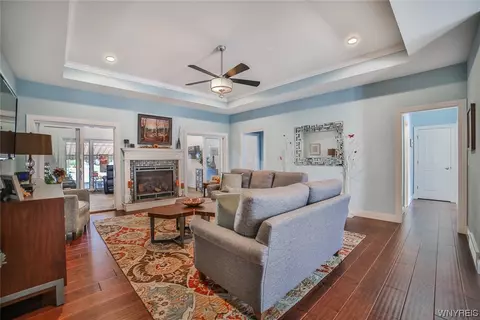 Living - 912 Mohawk St, Lewiston, NY 14092 photo 2 of 3