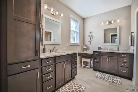 Bath - 912 Mohawk St, Lewiston, NY 14092 photo 2 of 3