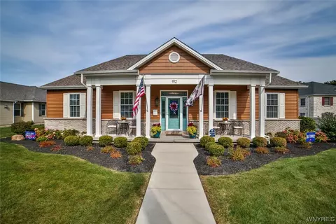 Exterior - 912 Mohawk St, Lewiston, NY 14092 photo 2 of 12
