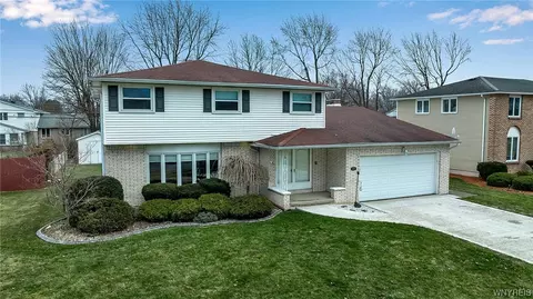 166 Ranch Trl W, Amherst, NY 14221