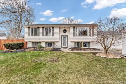 36 Altair Dr, Getzville, NY 14068