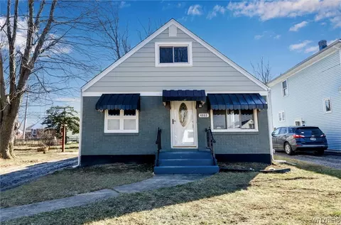 4863 Chapman Pkwy, Hamburg, NY 14075