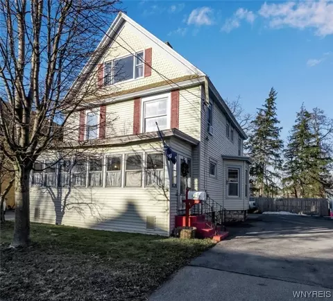 5482 Broadway St, Lancaster, NY 14086