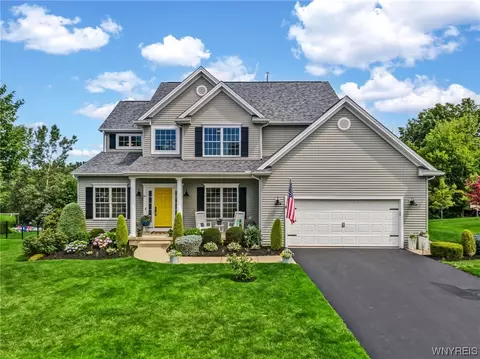 60 Breezewood Dr, Orchard Park, NY 14127