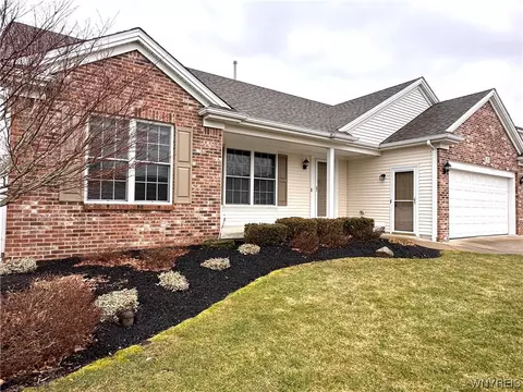15 Ashwood Ct, Lancaster, NY 14086