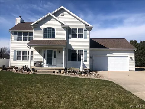 3673 Kelsey Ln, Wheatfield, NY 14120
