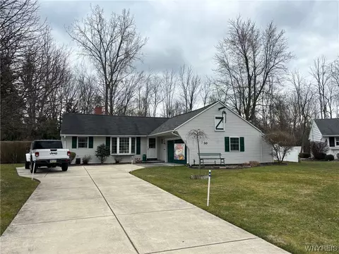 30 Westchester Rd, Amherst, NY 14221