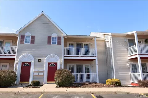 20 Brookfield Ln #3, Cheektowaga, NY 14227