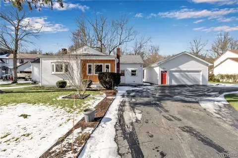 2088 Harvey Rd, Grand Island, NY 14072