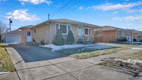81 Barlow Ave, Lackawanna, NY 14218