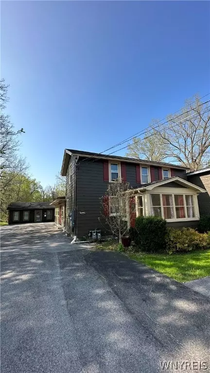 10593 Main St, Clarence, NY 14031