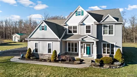 1748 Schoellkopf Rd, Hamburg, NY 14085