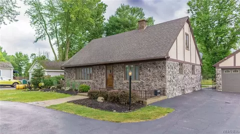 174 Old Falls Blvd, North Tonawanda, NY 14120
