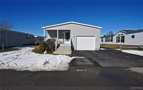 9766 Sandringham Dr, Clarence, NY 14031