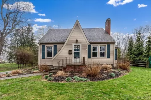 130 Allendale Rd, West Seneca, NY 14224