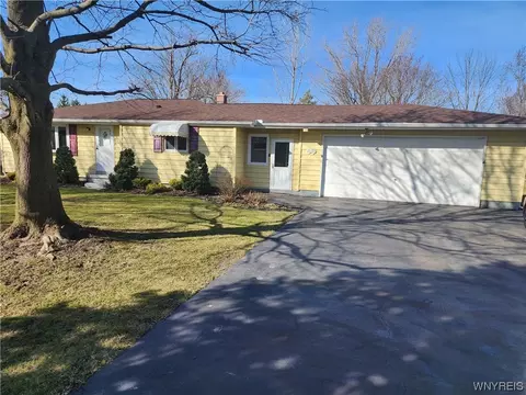 5290 William St, Lancaster, NY 14086