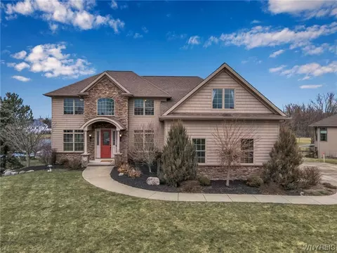 5715 Woodruff Dr, Clarence Center, NY 14032