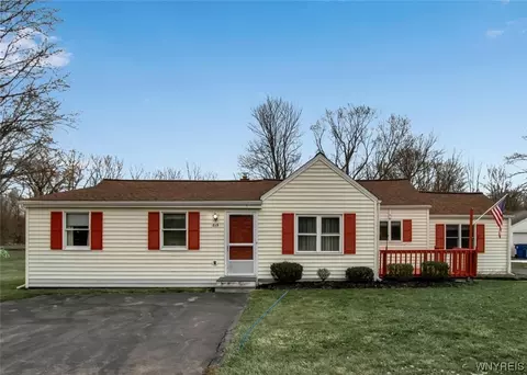 215 Haussauer Rd, Getzville, NY 14068