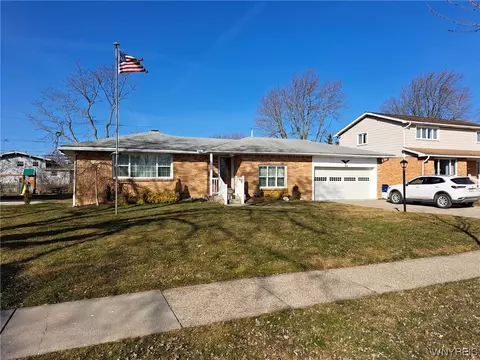 186 Fairways Blvd, Amherst, NY 14221