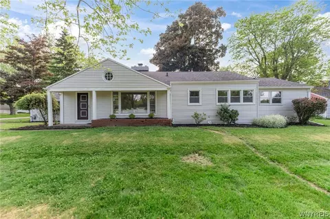 71 Wood Lee Rd, Amherst, NY 14221