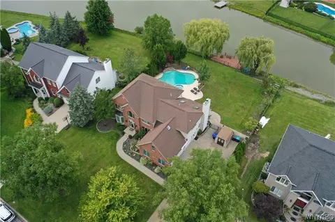 8221 Golden Oak Cir, Buffalo, NY 14221