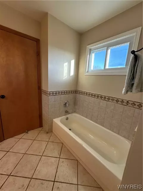 Bath - 971 Sturgeon Point Rd, Evans, NY 14047 photo 4 of 5