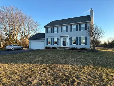 Exterior - 971 Sturgeon Point Rd, Evans, NY 14047 photo 2 of 6