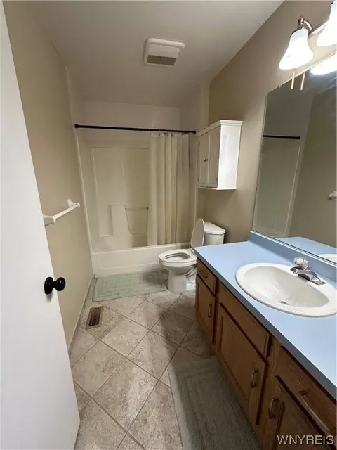Bath - 971 Sturgeon Point Rd, Evans, NY 14047 photo 1 of 5