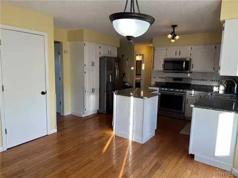 Kitchen - 971 Sturgeon Point Rd, Evans, NY 14047 photo 3 of 8