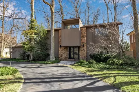 150 Crestwood Ln, Amherst, NY 14221