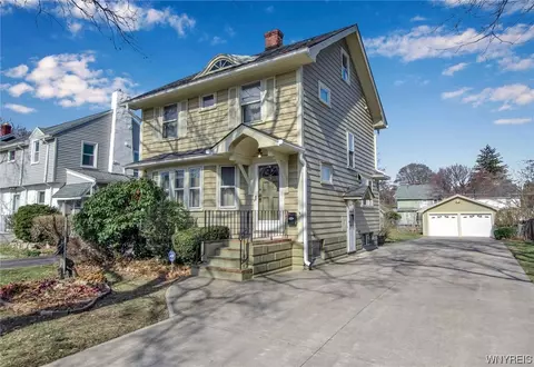 100 Elmtree Rd, Rochester, NY 14612