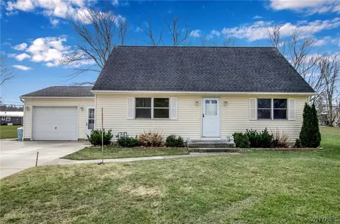 22 Puritan Pl, Orchard Park, NY 14127