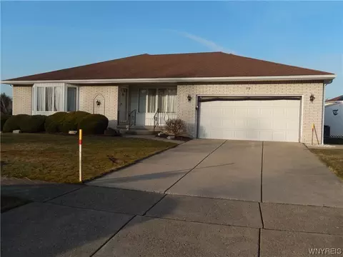 29 Freedom Dr, West Seneca, NY 14224
