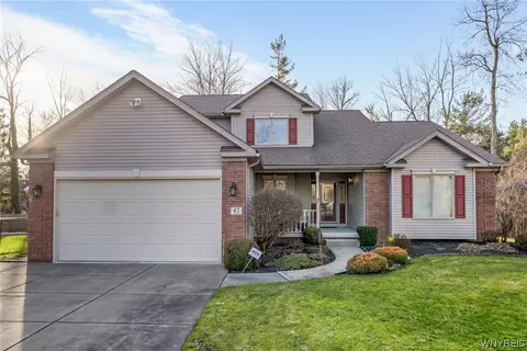 47 Gatehouse Ln, East Amherst, NY 14051