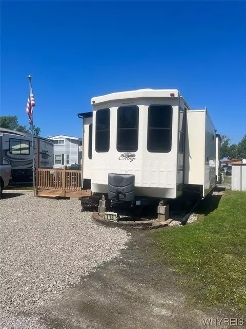 9456 Lakeshore #113, Evans, NY 14006