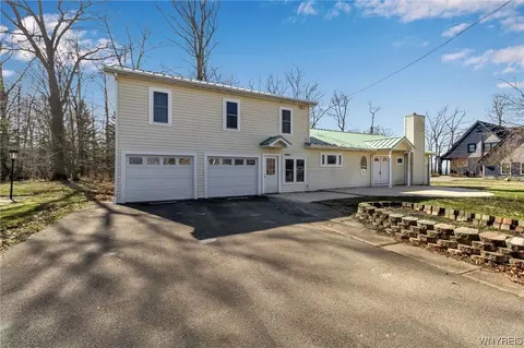 10066 Patterson Ln, Fredonia, NY 14063