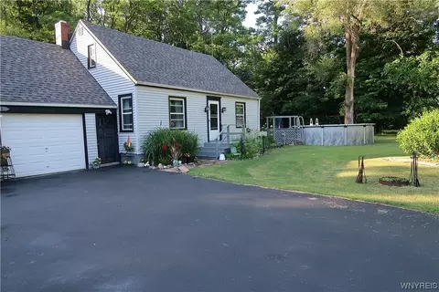 1726 S Creek Rd, Evans, NY 14047