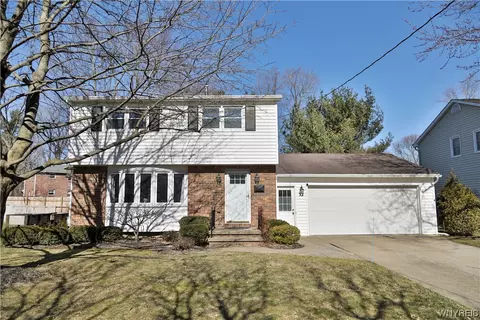 32 Sherburn Dr, Hamburg, NY 14075