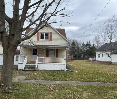 3 Washington St, Hanover, NY 14136
