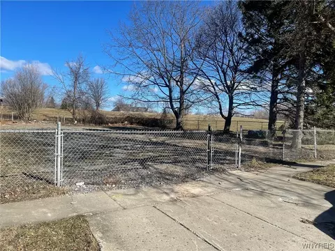 818 S Division St, Buffalo, NY 14210