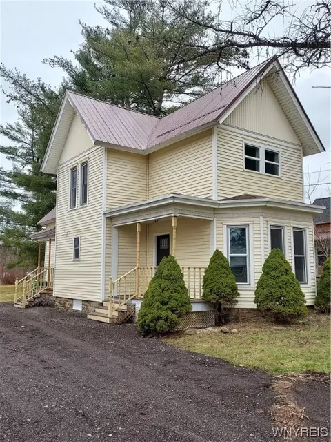 24 Vermont St, Holland, NY 14080